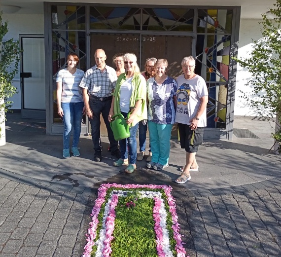 Fronleichnam Blumen-Team 2025 (c) Barbara Bode Fronleichnam Blumen-Team 2025