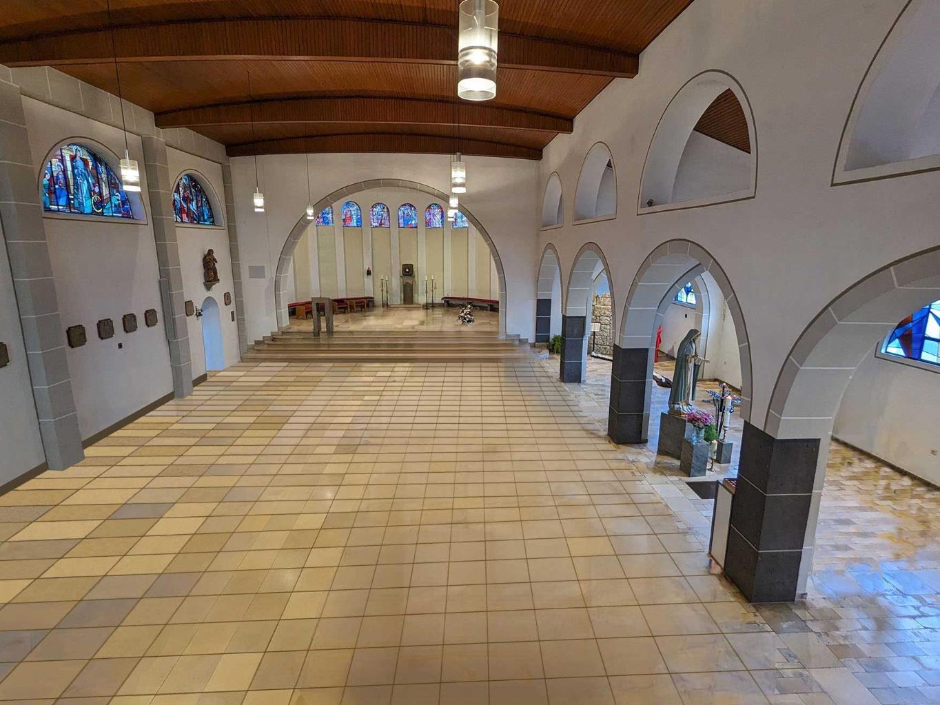 St. Clemens als leere Kirche