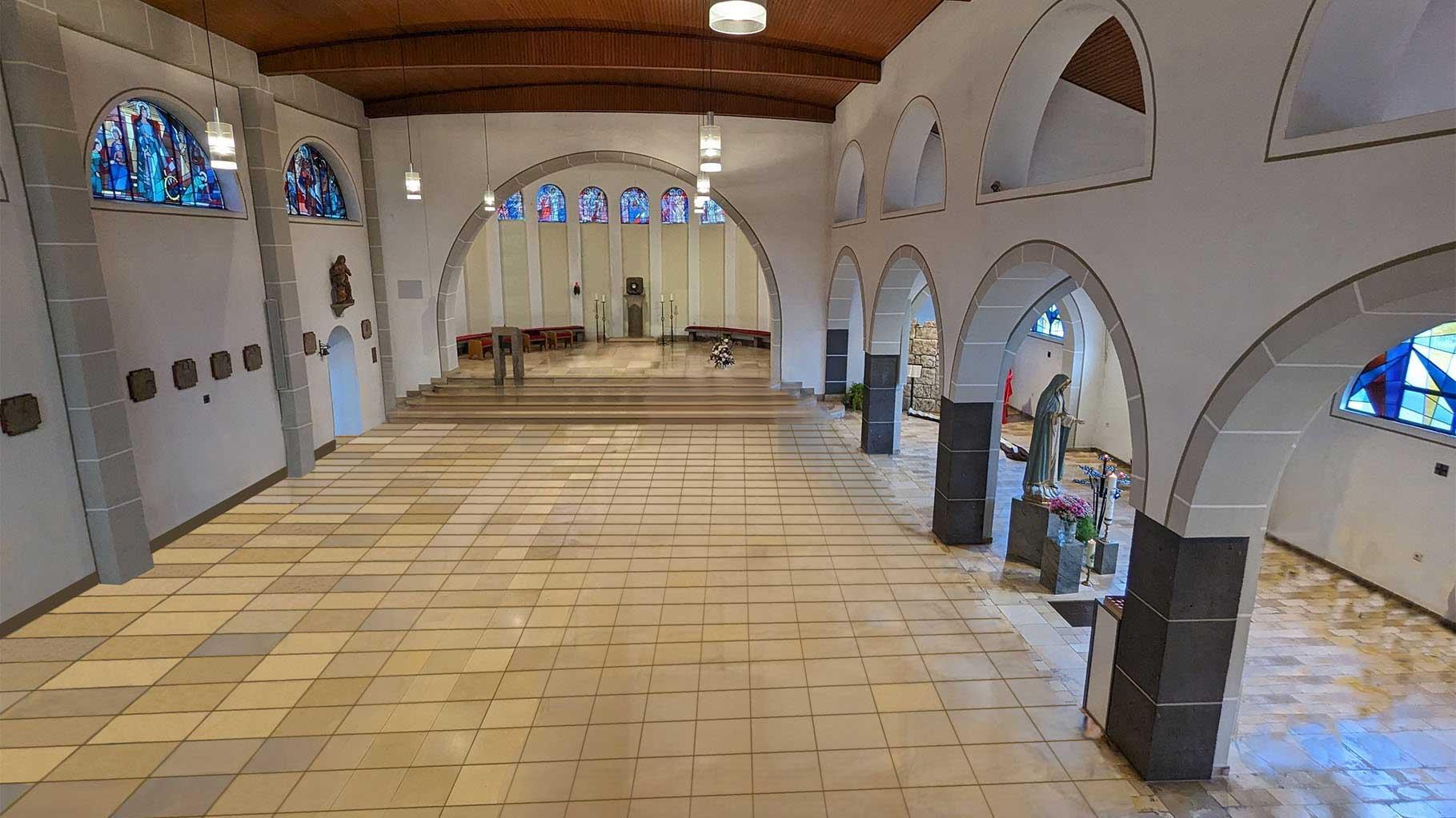 St. Clemens als leere Kirche
