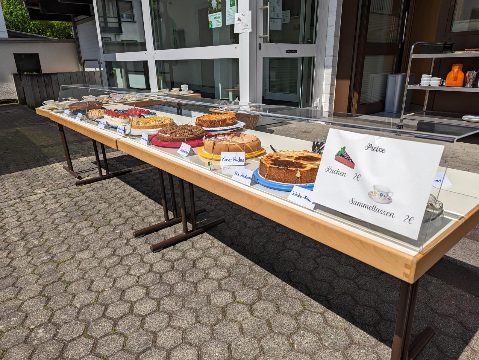 Kuchenverkauf der Messdiener
