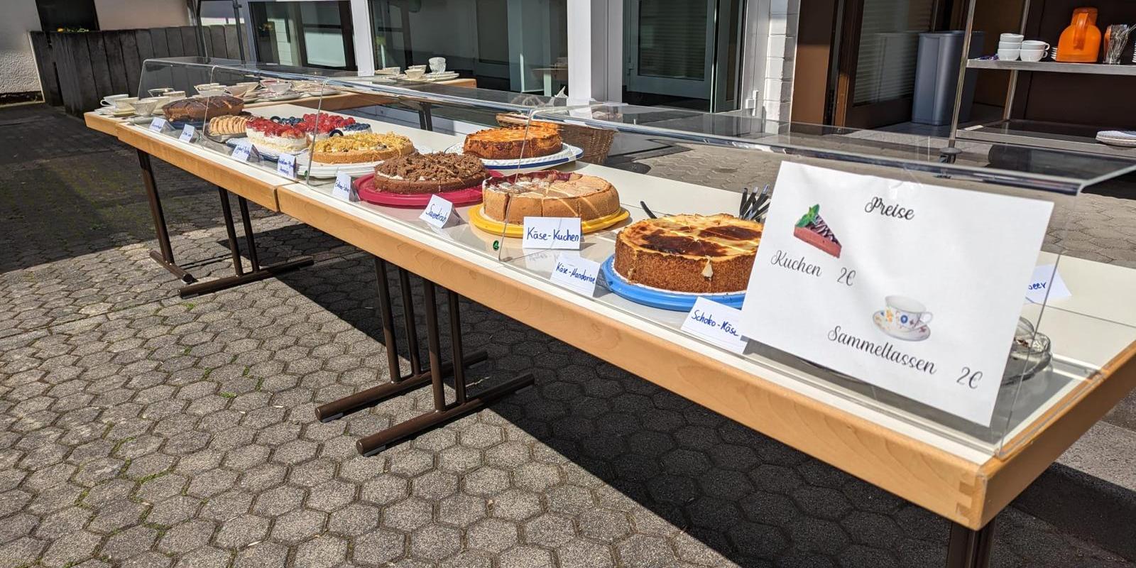 Kuchenverkauf der Messdiener