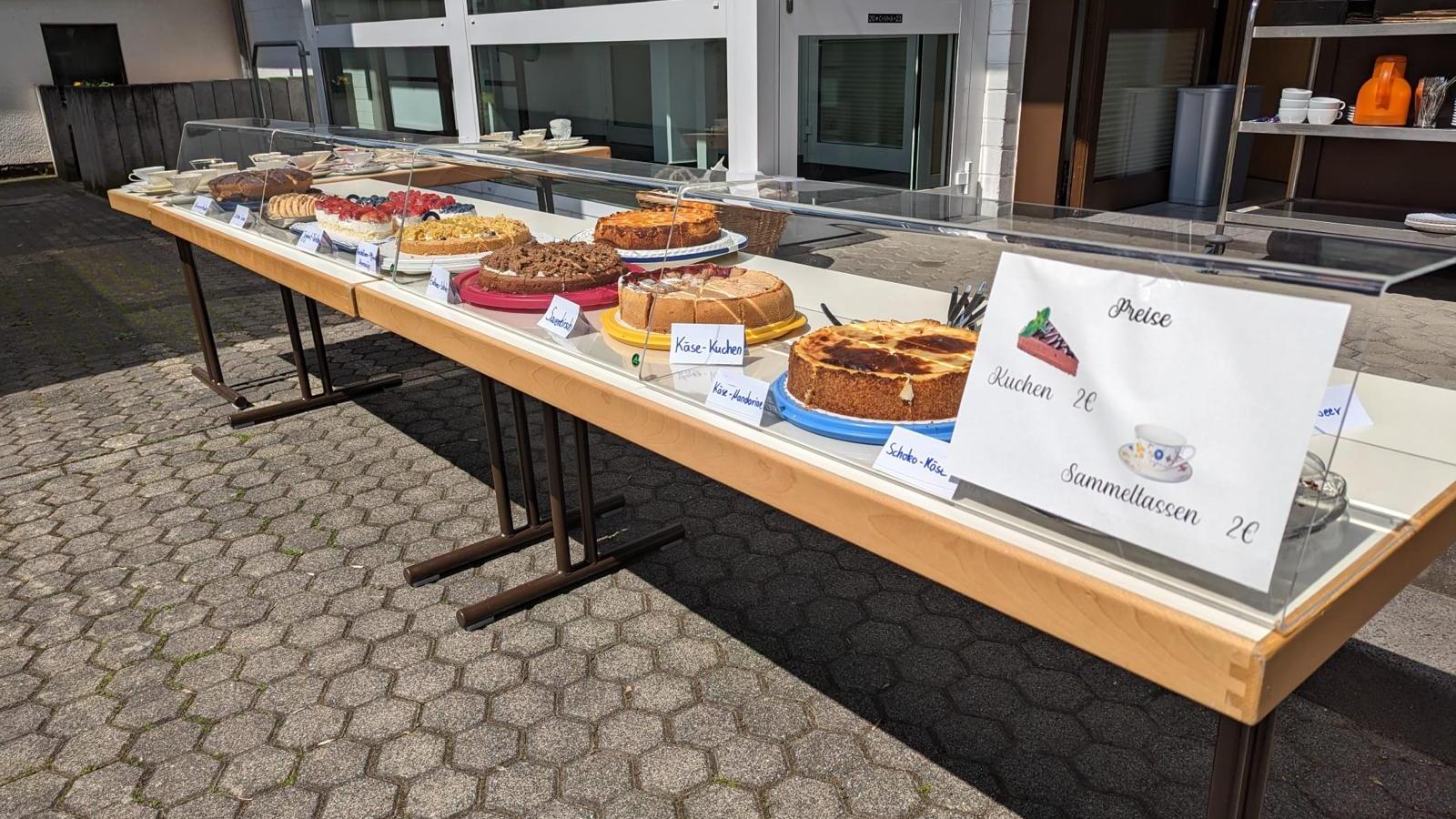 Kuchenverkauf der Messdiener