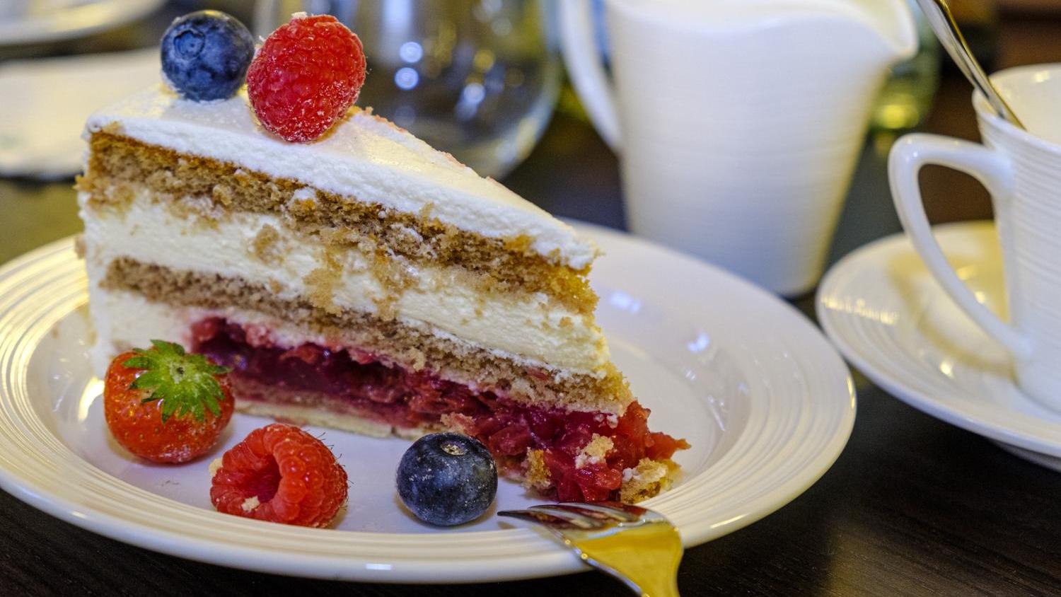 cakes-7601676_by_bru-no-pixabay_pbs