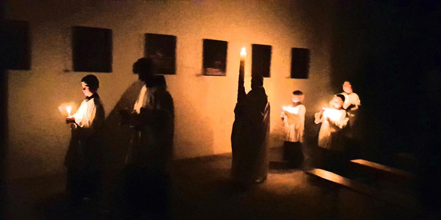 Lumen Christi · Einzug mit der Osterkerze in der Osternacht